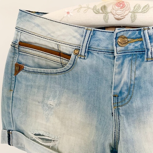 Mid rise Jean shorts - Picture 4 of 5